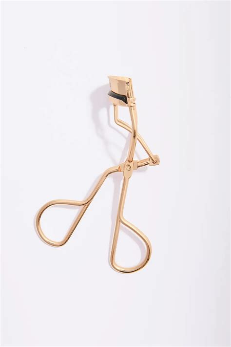 recourbe cil dior|Eyelash curler: 5 golden rules for using the tool the right way.